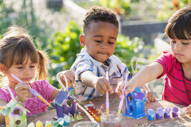 preschoolers makings arts and crafts in summer